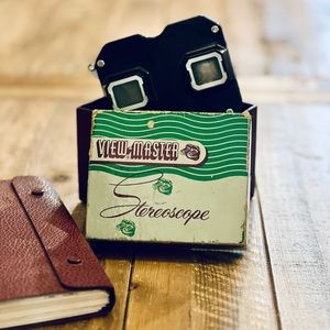 Viewmaster Stereoscope c. 1950 plus 30+ view reels i.e. Disney, Knott’s & more.